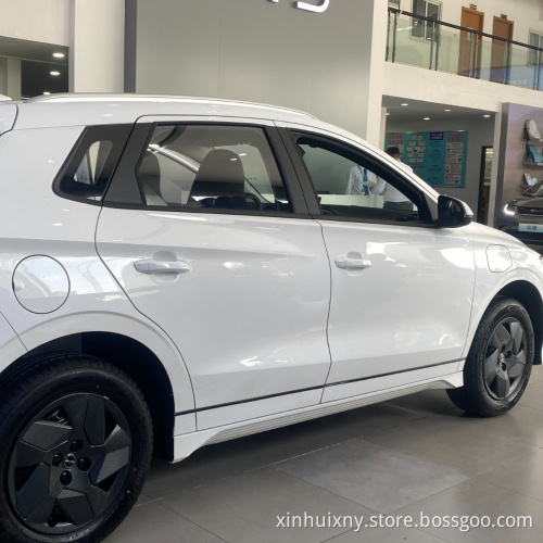 Berlina per adulti a buon mercato per auto elettriche popolare con basso consumo di energia BYD E2